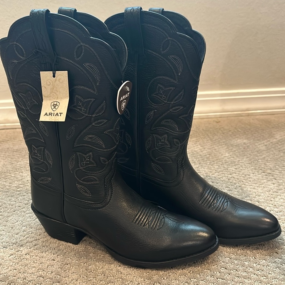 New! Ariat Women’s Heritage Western Boots size 9